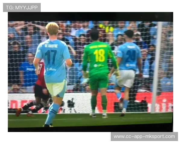 德布劳内吊传让曼城前场瞬间接通电流般启动